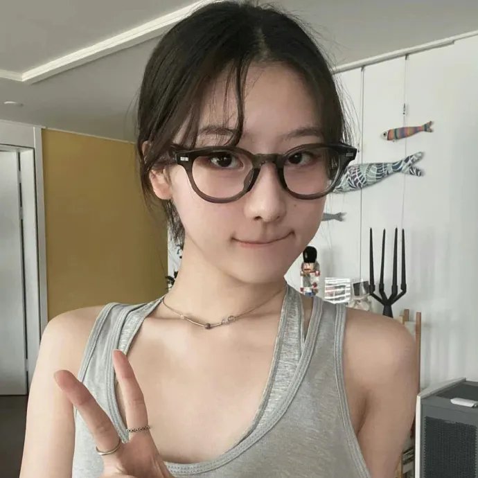 白色,红色与...